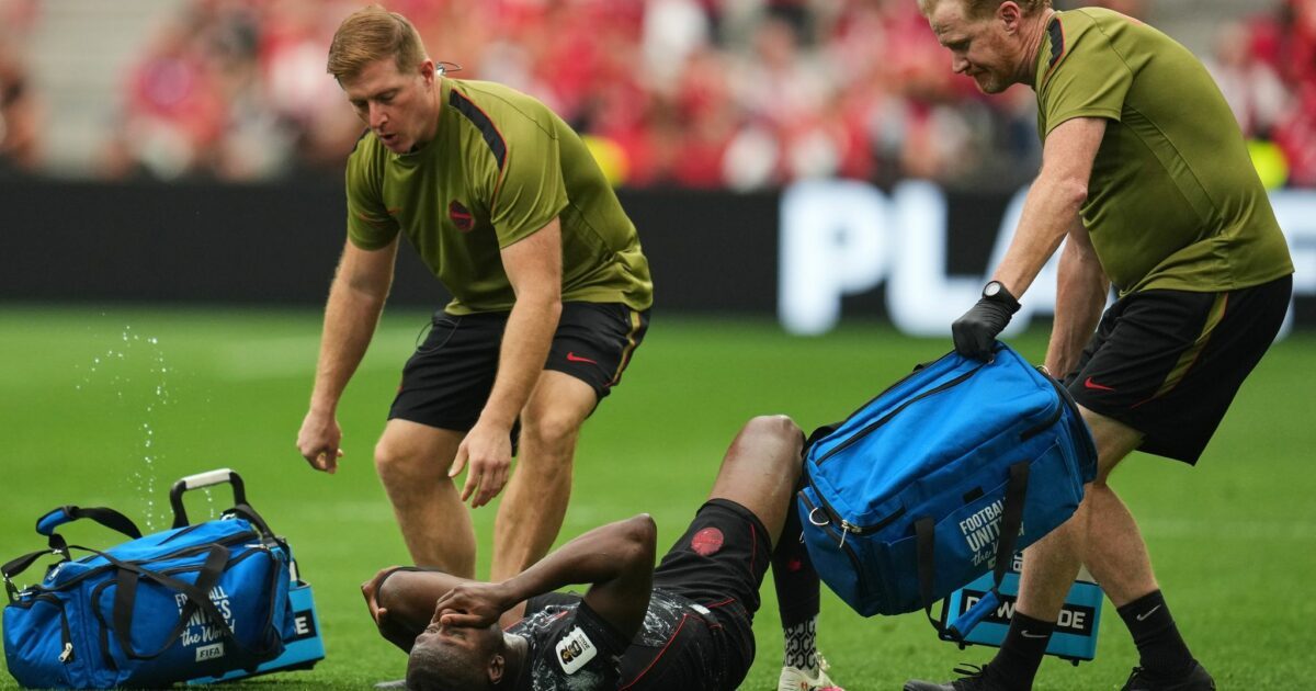 Schockmoment: Koné musste verletzt raus.