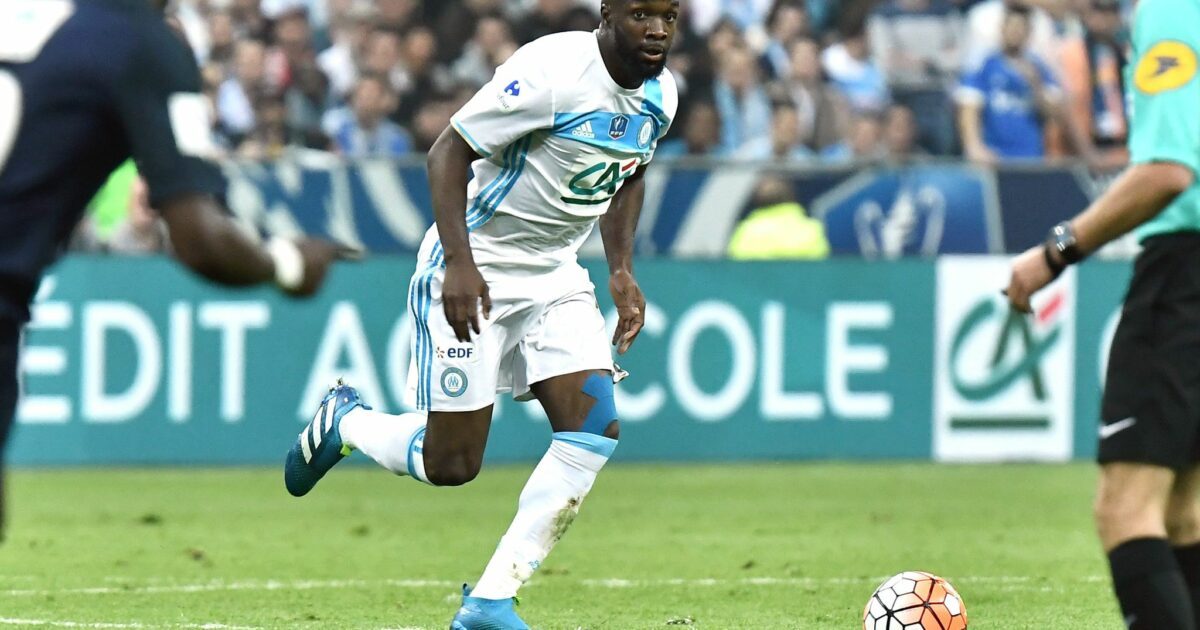 Lassana Diarra - hier im Trikot von Olympique Marseille - klagte gegen die FIFA. Nun soll der Disput beigelegt sein. (Archivbild)