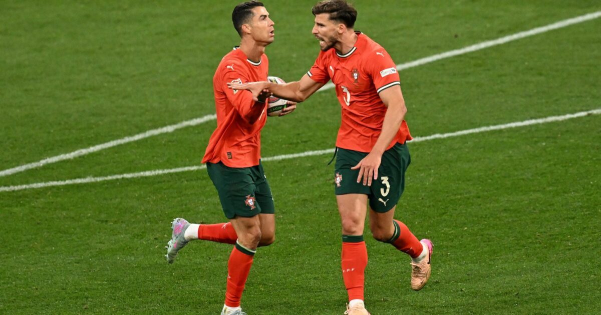 Für Portugal bei der WM: Ruben Dias (r) und Cristiano Ronaldo.