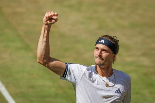 Alexander Zverev steht beim Rasenturnier in Halle im Halbfinale.