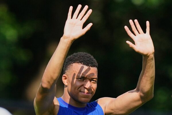 Neuer Torjubel bei Frankreichs Superstar Kylian Mbappé ?