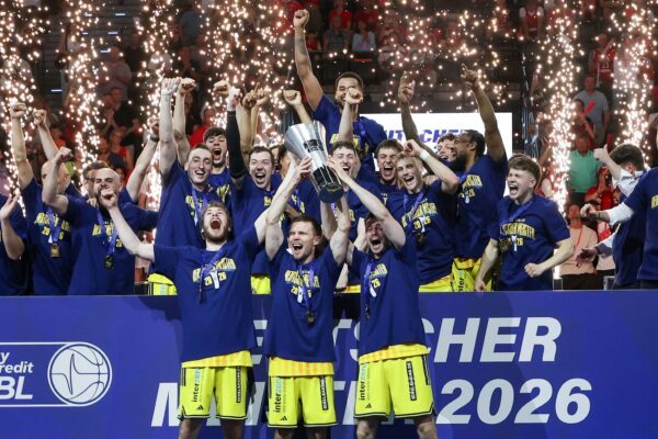 Alba Berlin feiert den großen Meister-Coup in München.