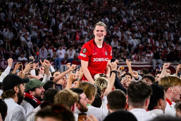 Ein Platzsturm mit Folgen: Die UEFA hat den Club dafür bestraft. (Archivbild)