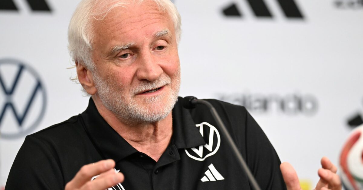 Voller Fokus auf Paraguay: Rudi Völler.