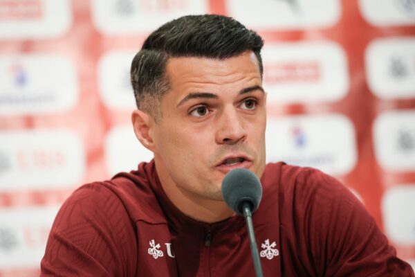 Geht mit großem Optimismus in die WM: Schweiz-Kapitän Granit Xhaka (Archivbild)