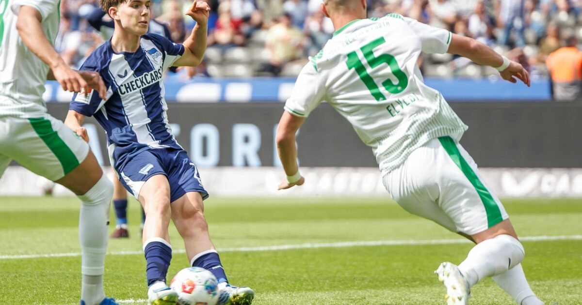 Kennet Eichhorn (Mitte) stieg mit dem Tor gegen Fürth zum jüngsten Torschützen der 2. Liga auf. (Archivbild)