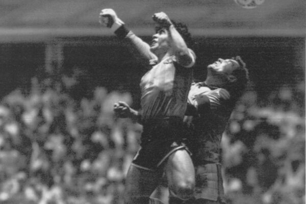 Shilton (r) gegen Maradona