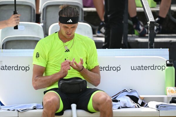 Regelmäßig überprüft Alexander Zverev während seiner Tennis-Matches seinen Blutzuckerwert. (Archivbild)