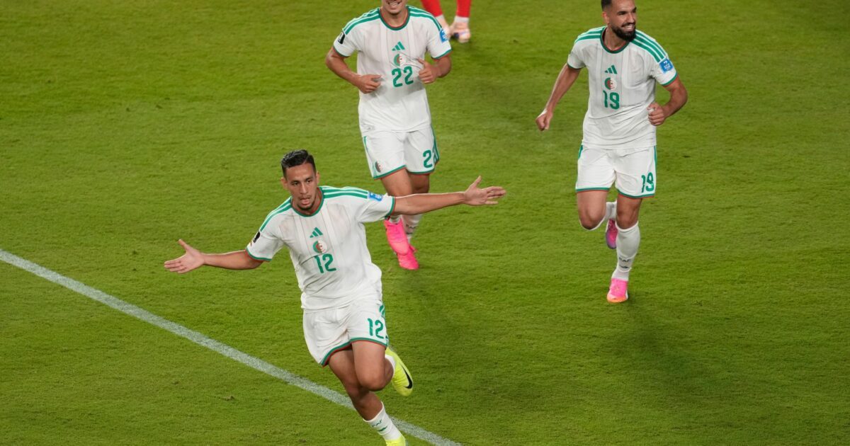 Algerien dreht die Partie gegen Jordanien.