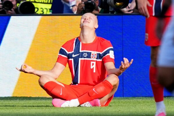 Erling Haaland erlebt einen perfekten Einstand ins WM-Turnier.