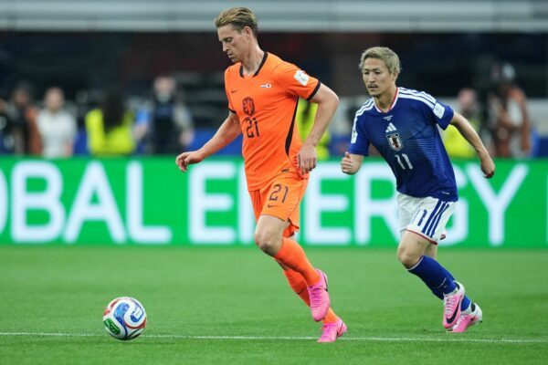 Frenkie de Jong hat sich gegen Kritik aus der Heimat gewehrt. (Archivbild)