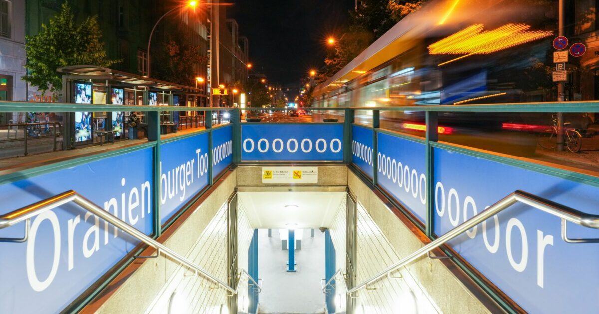 Torjubel im Namen: Die Berliner Verkehrsbetriebe haben die Namen von sechs U-Bahnhöfen mit der Bezeichnung «Tor» zur Fußball-WM um einige Buchstaben verlängert.