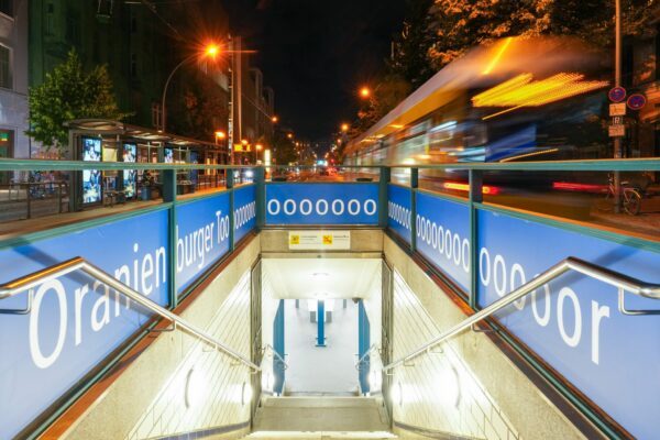 Torjubel im Namen: Die Berliner Verkehrsbetriebe haben die Namen von sechs U-Bahnhöfen mit der Bezeichnung «Tor» zur Fußball-WM um einige Buchstaben verlängert.