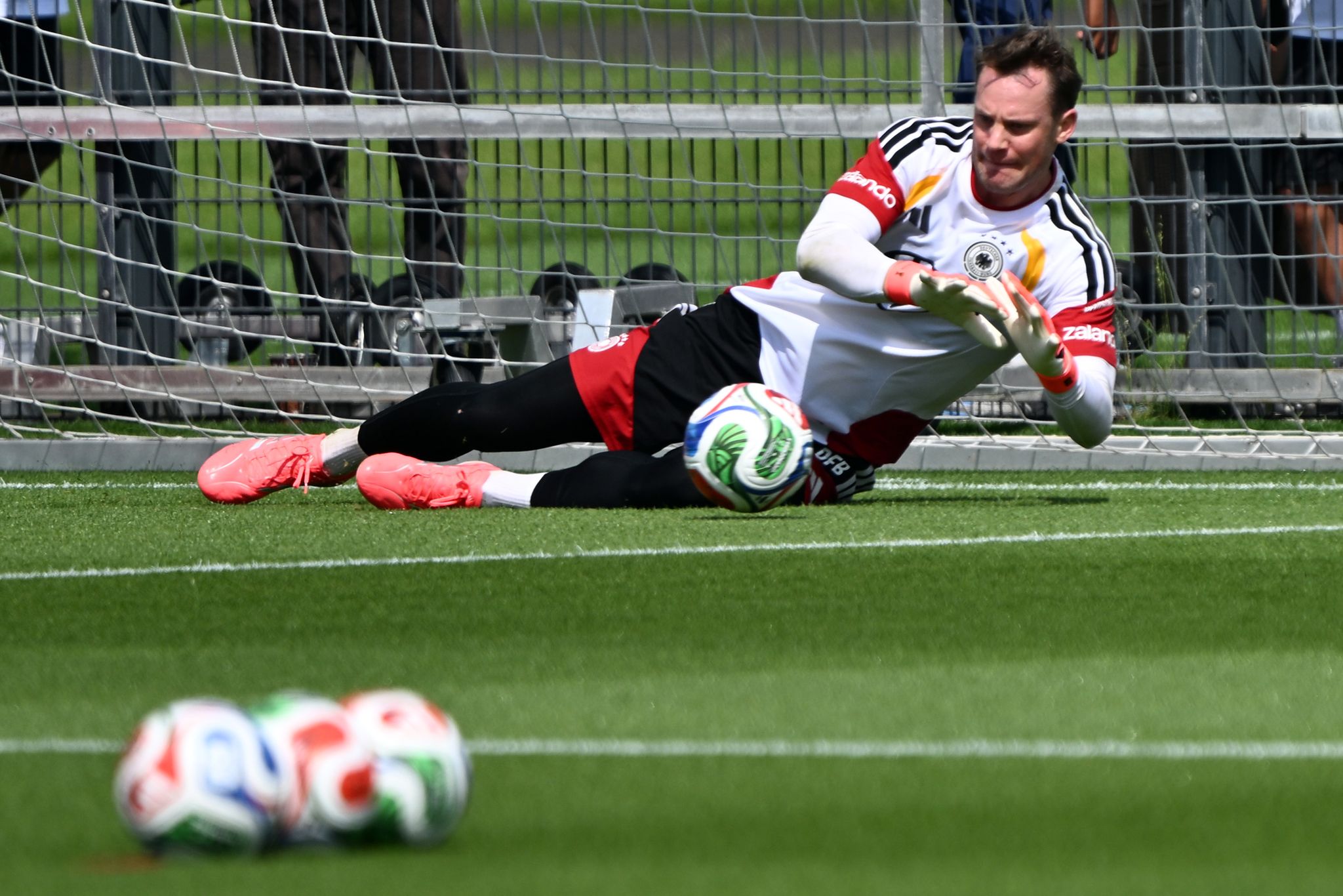 Manuel Neuer wird bei der Generalprobe vor der WM nicht im Tor stehen. (Archivbild)