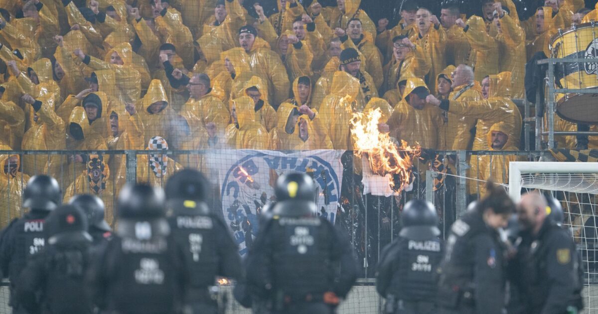 Das Spiel Dresden gegen Hertha BSC im April wurde von Ausschreitungen überschattet. (Archivbild)