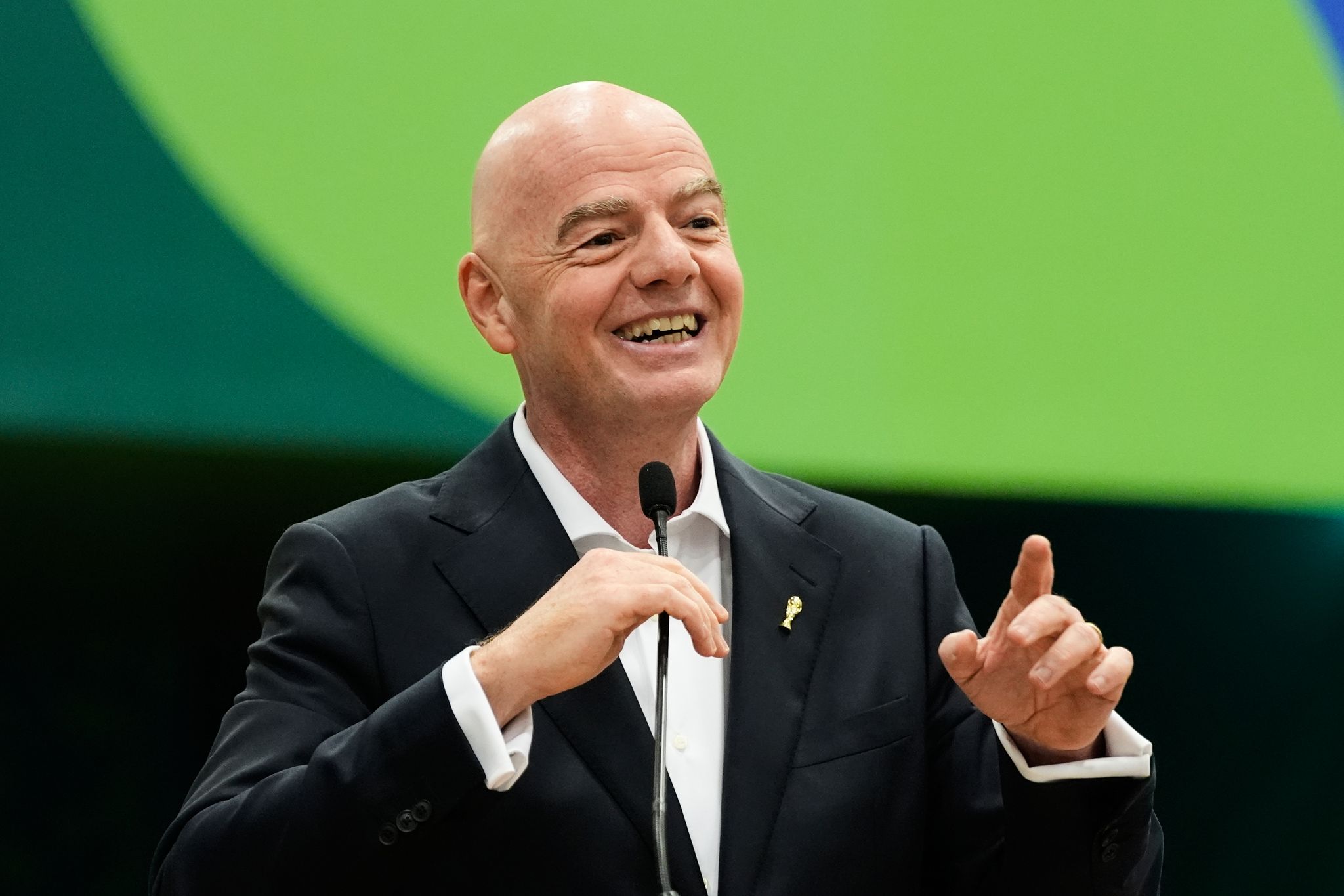 Die von Präsident Gianni Infantino angeführte FIFA schüttet bei der WM über 300 Millionen Euro an die Clubs aus. (Archivbild)