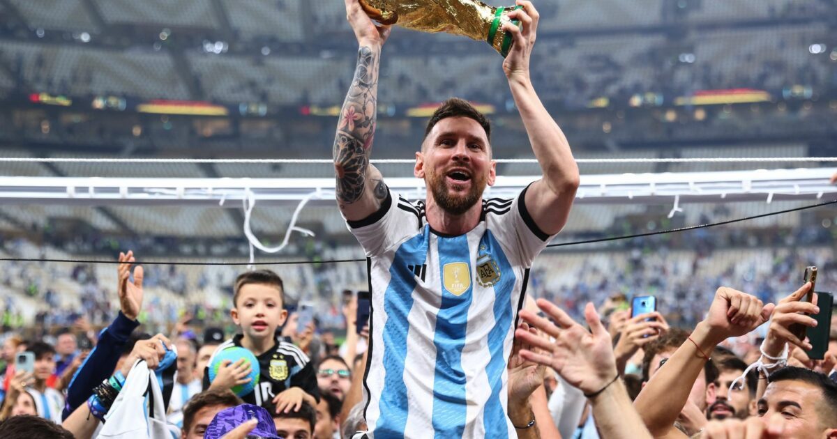 Hält Lionel Messi die Trophäe am 19. Juli wieder hoch? (Archivbild)