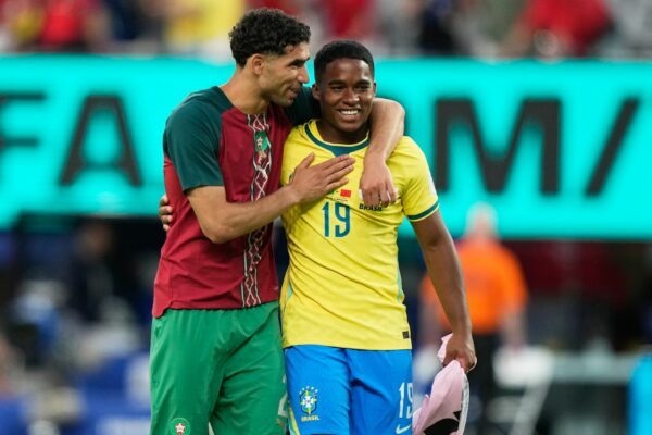 Achraf Hakimi (l) hat bei der WM große Ziele. (Archivbild)
