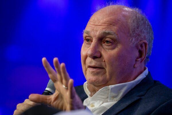 Uli Hoeneß lehnt eine Reise zur WM nach Nordamerika ab.