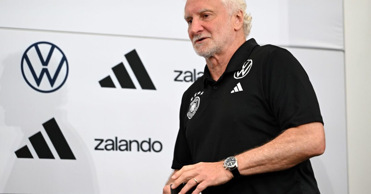 Rudi Völler ist bei der WM als Mutmacher für die DFB-Elf gefordert.