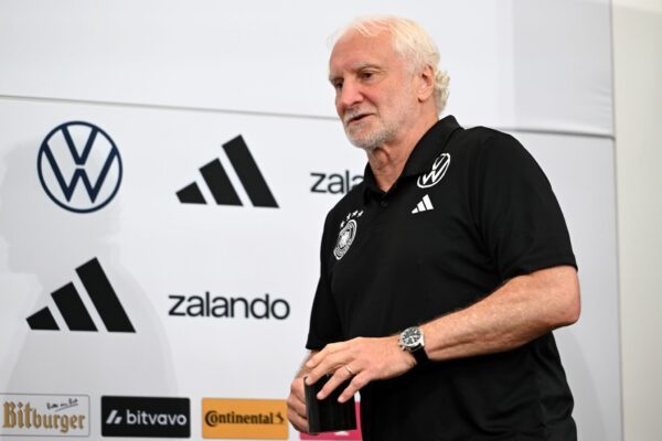 Rudi Völler ist bei der WM als Mutmacher für die DFB-Elf gefordert.