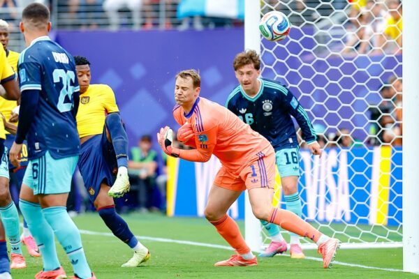 Manuel Neuer kommt gegen Ecuador nicht an den Ball