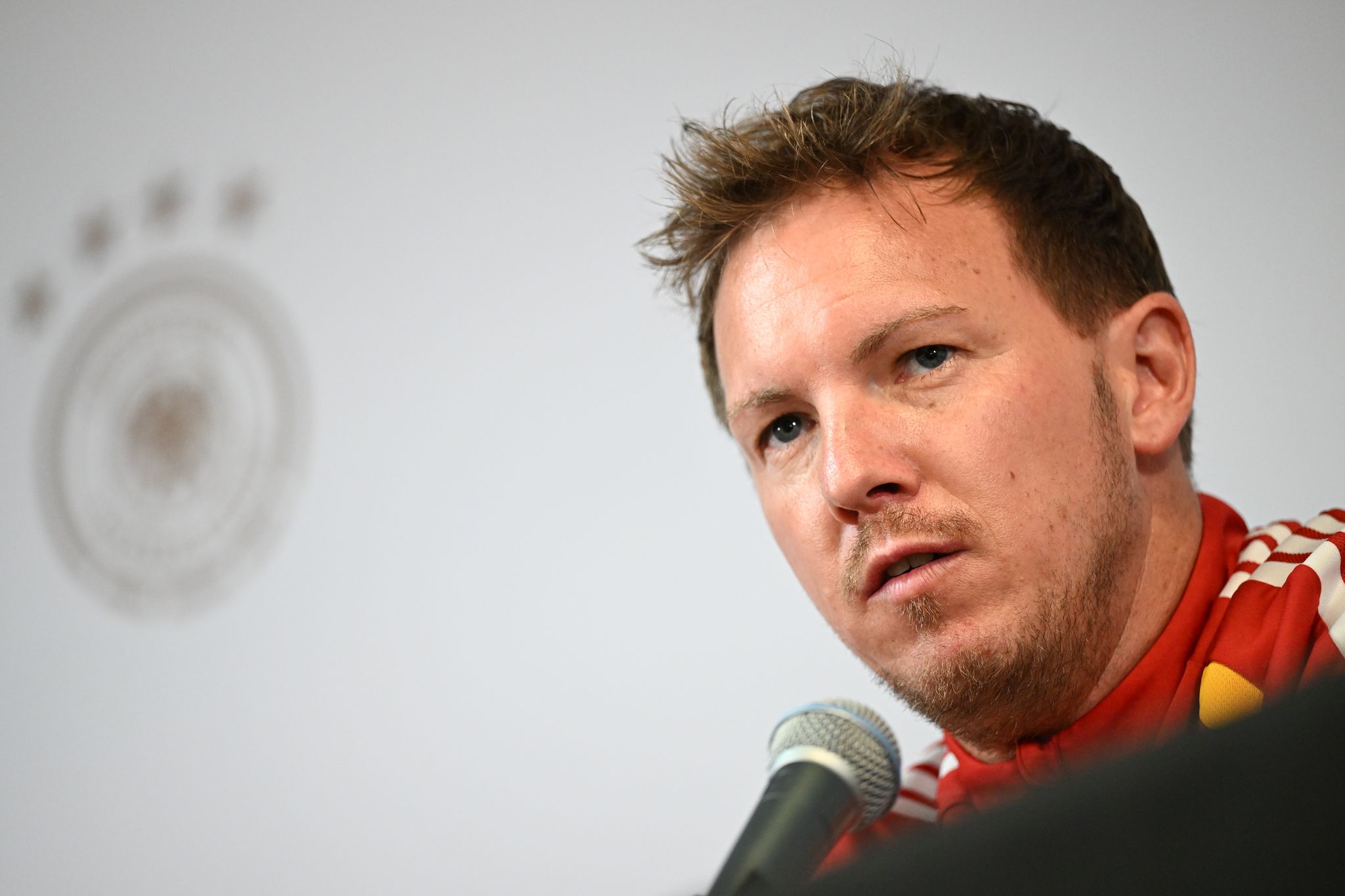 Musste Lennart Karl trösten: Bundestrainer Julian Nagelsmann