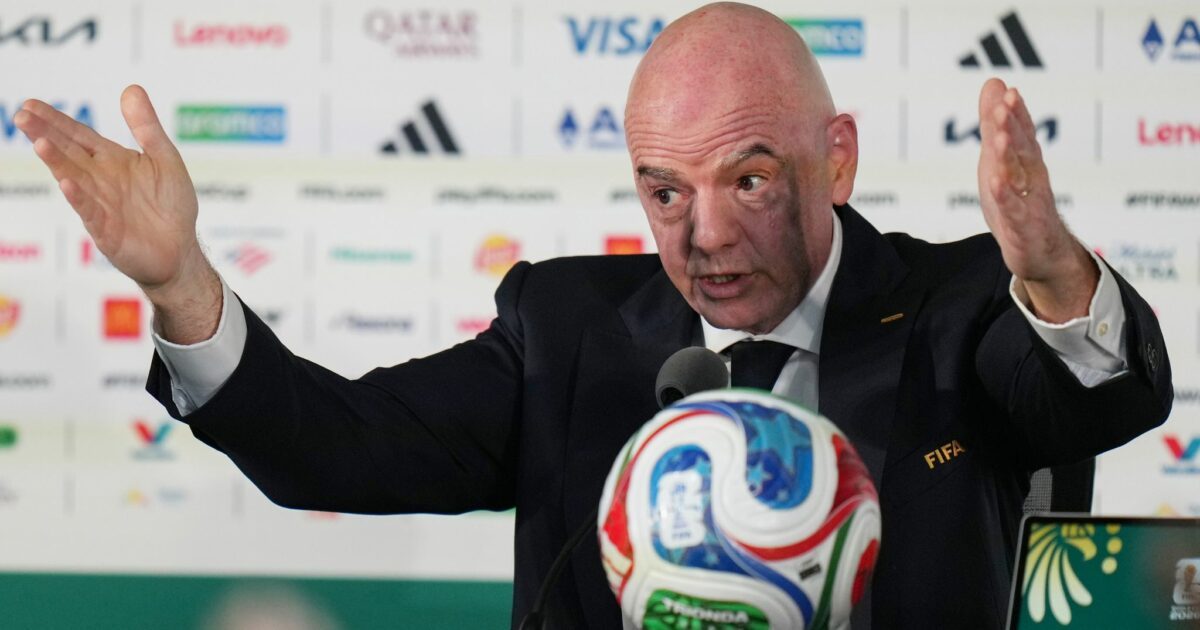 Gianni Infantino spricht in Mexiko-Stadt vor Medien.