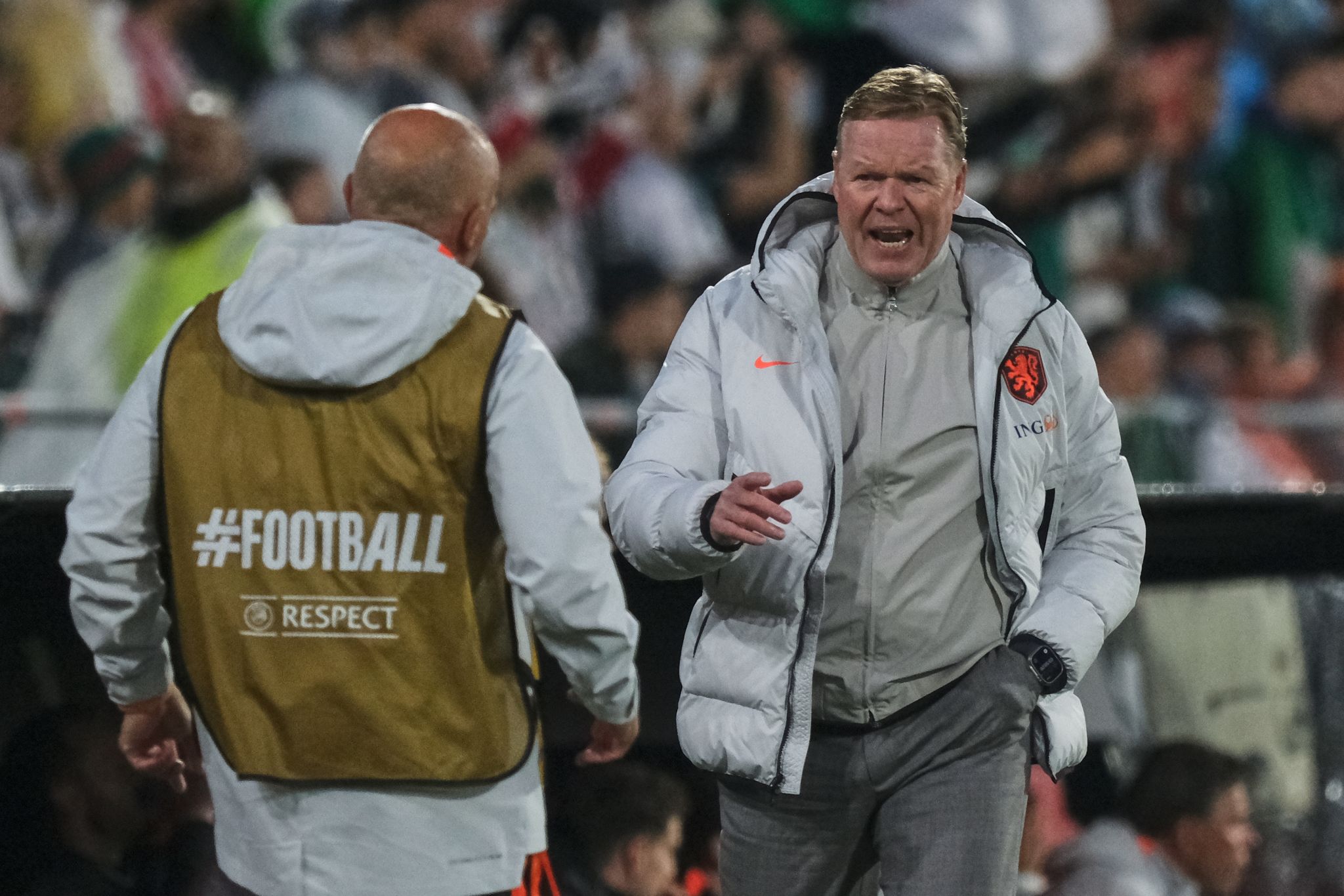 Oranje-Coach Ronald Koeman (r) konnte mit dem 0:1 gegen Algerien nicht zufrieden sein.