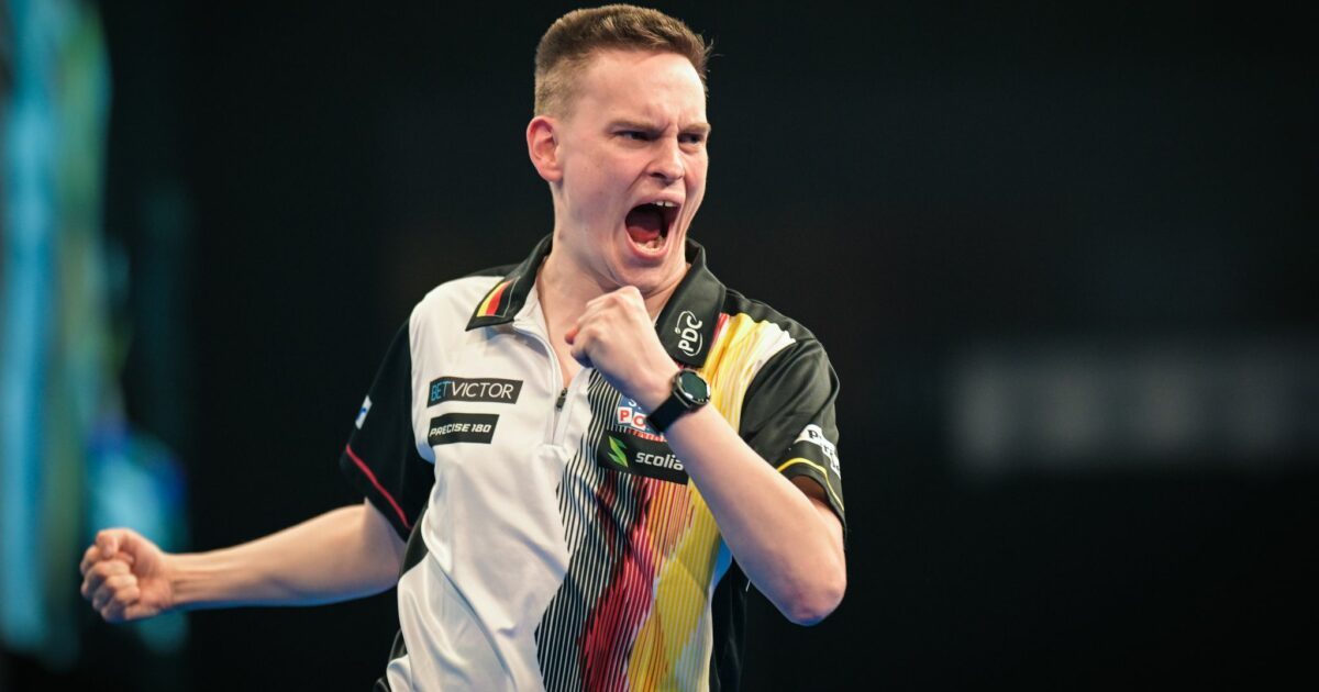 Darts-Profi Ricardo Pietreczko (hier im Bild) steht mit Martin Schindler im Viertelfinale der Team-WM.