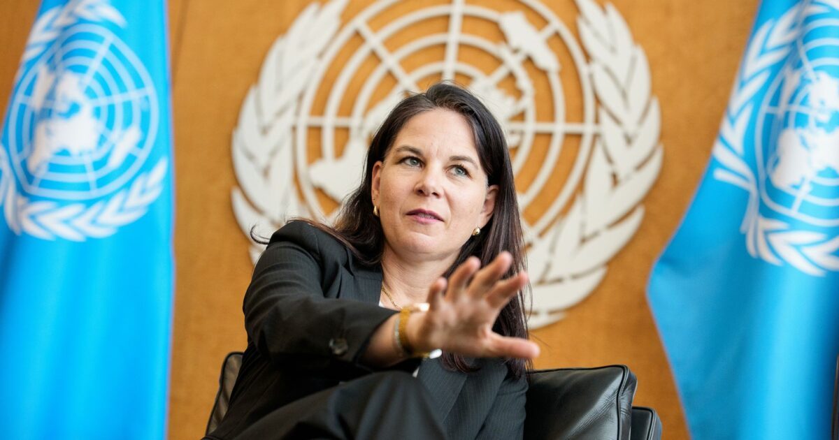 Annalena Baerbock kritisiert die FIFA.