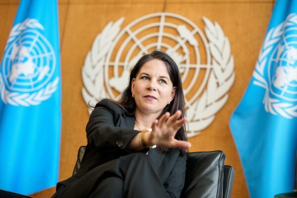 Annalena Baerbock kritisiert die FIFA.