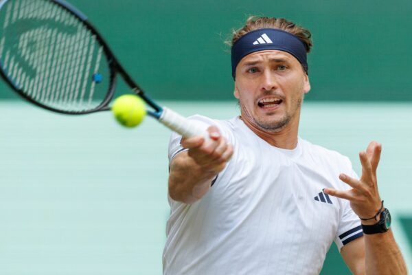 Alexander Zverev zeigte im Achtelfinale des Rasenturniers in Halle einen guten Auftritt.