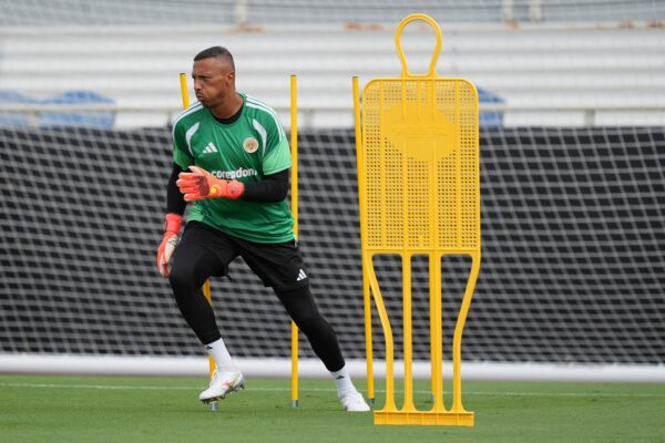 Curaçao-Torwart Eloy Room freut sich auf das Duell mit Manuel Neuer.