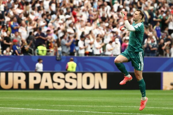 Manuel Neuer analysiert den klaren Startsieg der Fußball-Nationalmannschaft.