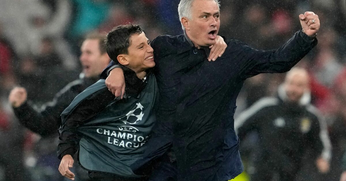 José Mourinho soll laut Medien Mitte Juli erstmals wieder ein Training bei Real Madrid leiten. (Archivbild)