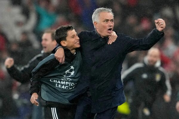 José Mourinho soll laut Medien Mitte Juli erstmals wieder ein Training bei Real Madrid leiten. (Archivbild)
