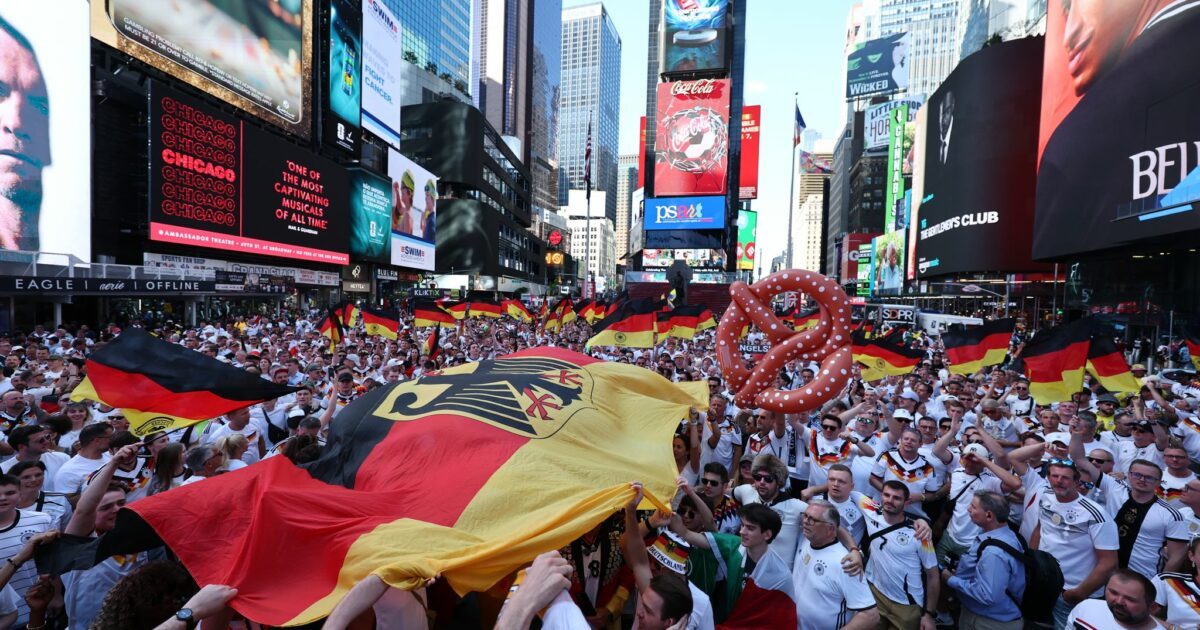 Heiß auf das Duell mit Ecuador: deutsche Fans in New York.