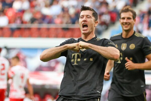 Robert Lewandowski (l) spielt künftig in den USA. (Archivbild)