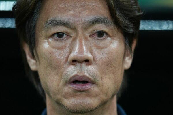 Für Südkoreas Trainer Hong Myung-bo hat der Drohnen-Vorfall keinen Einfluss. (Archivbild)