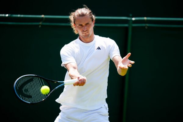 Ganz in Weiß: Alexander Zverev bereitet sich auf das Traditionsturnier in Wimbledon vor.