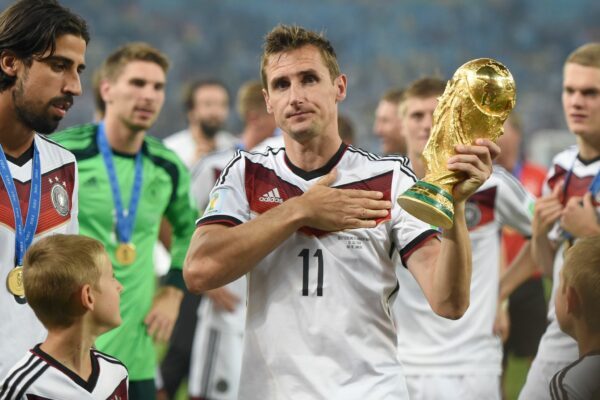 Miroslav Klose hält mit 16 Treffern den Rekord für die meisten WM-Tore. (Archivbild)