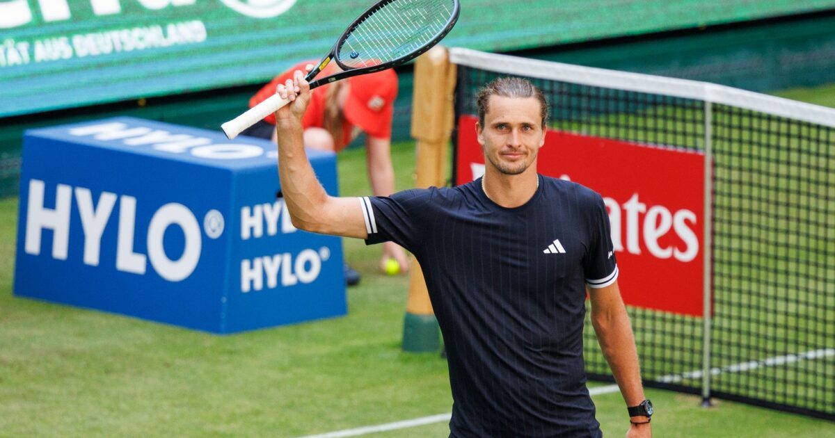 Ist beim Rasenturnier in Halle mit Mühe ins Achtelfinale eingezogen: Alexander Zverev.