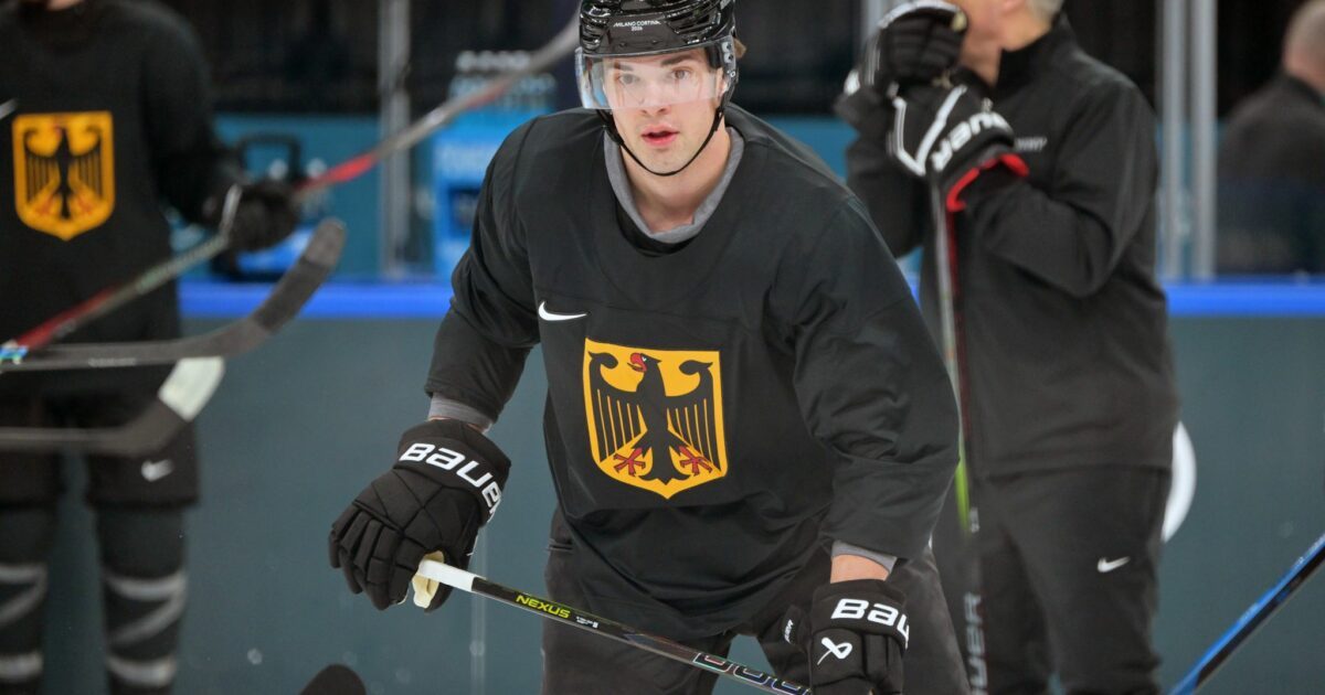 JJ Peterka spielt zukünftig für die Boston Bruins und Trainer Marco Sturm. (Archiv-Foto)
