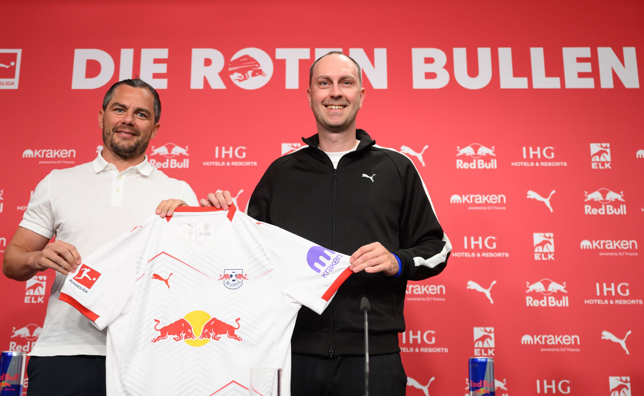 Neuer Vertrag für Ole Werner? Sporchef Marcel Schäfer (l) hat keine Eile. (Archivbild)