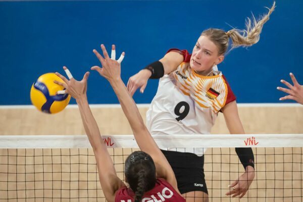 Lina Alsmeier (hinten) zeigte eine starke Leistung.
