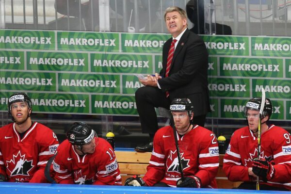 Eishockey-Trainer Bill Peters von DEL-Club Augsburger Panther ist schwer erkrankt. (Archivbild)