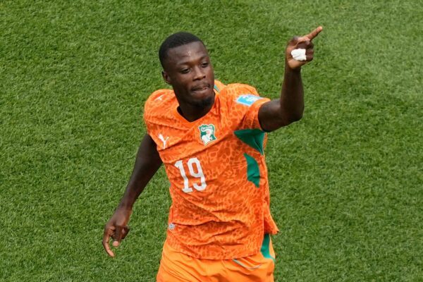 Nicolas Pépé bringt die Elfenbeinküste gegen Curaçao in Führung.