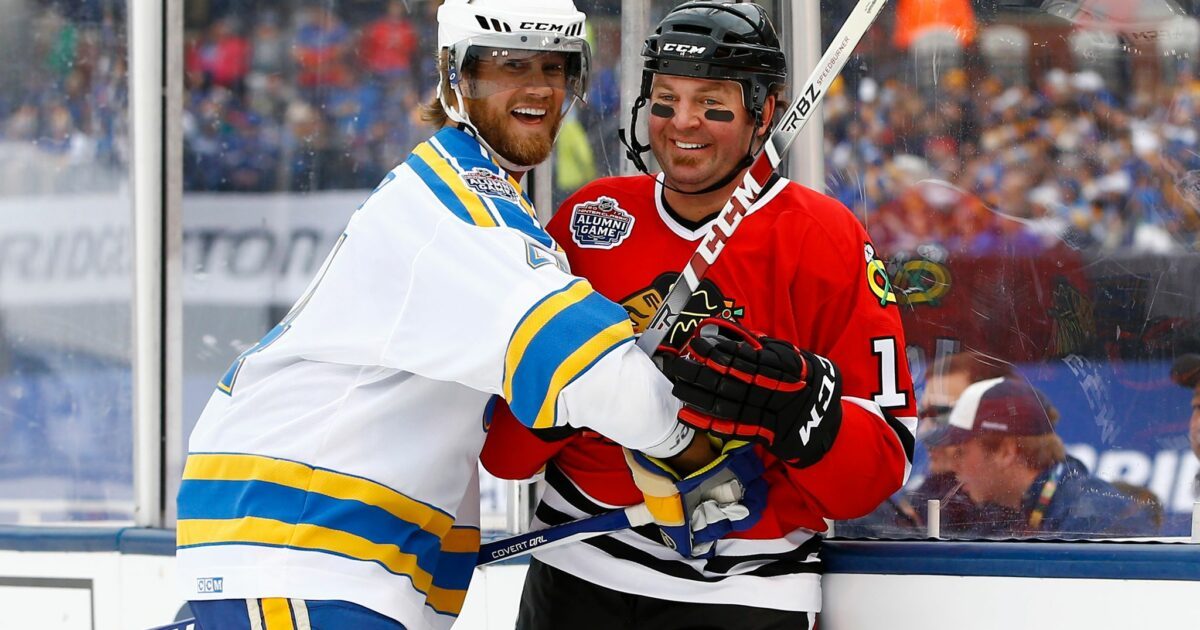 Der ehemalige Eishockey-Weltmeister Kyle Calder (r) ist im Alter von nur 47 Jahren gestorben.