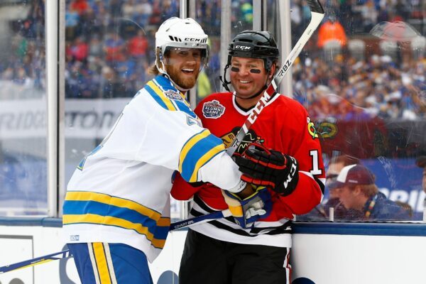 Der ehemalige Eishockey-Weltmeister Kyle Calder (r) ist im Alter von nur 47 Jahren gestorben.